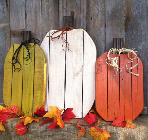 20 Cheap and Creative Halloween Decor from Reclaimed Wood