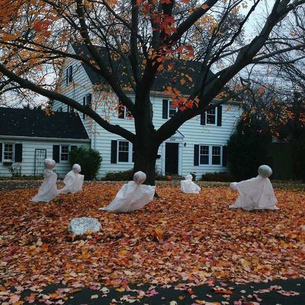 25 Freaky And Creepy Halloween Yard Decorations | House Design And Decor