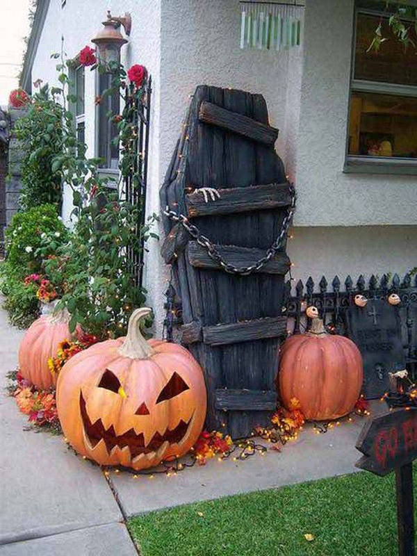 20 Cheap and Creative Halloween Decor from Reclaimed Wood