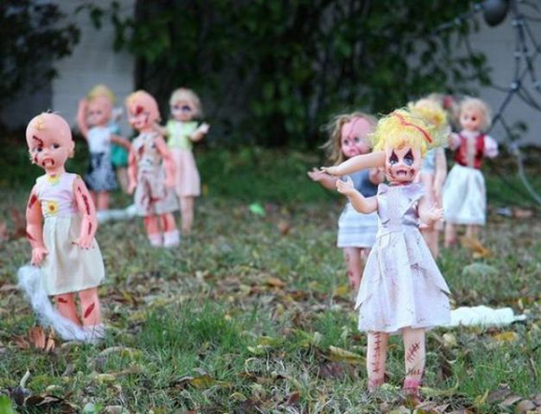 25 Freaky And Creepy Halloween Yard Decorations