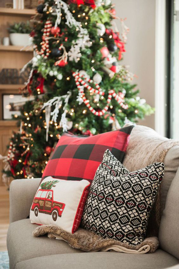 25 Awesome Christmas Living Room Ideas