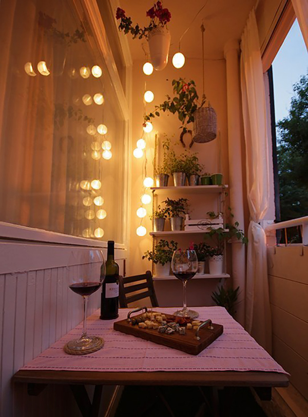 18 Cozy and Romantic Balcony Ideas