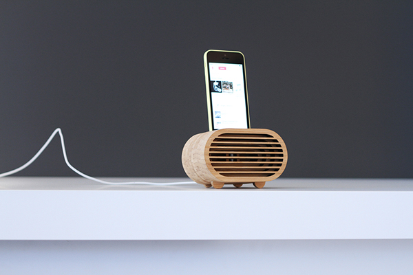 Bamboo Smartphones Amplifier Inspired by Retro Radios