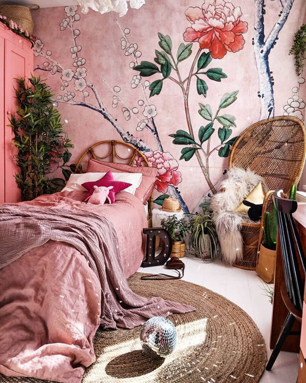 boho-pink-bedroom-with-vintage-element