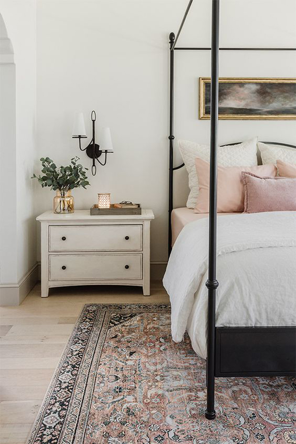 modern-vintage-bedroom-with-rugs