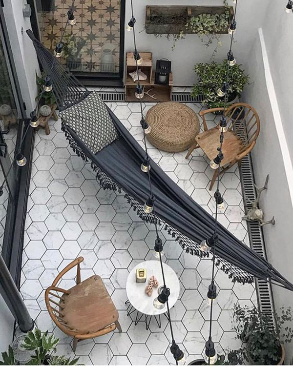 outdoor-living-space-with-hammock
