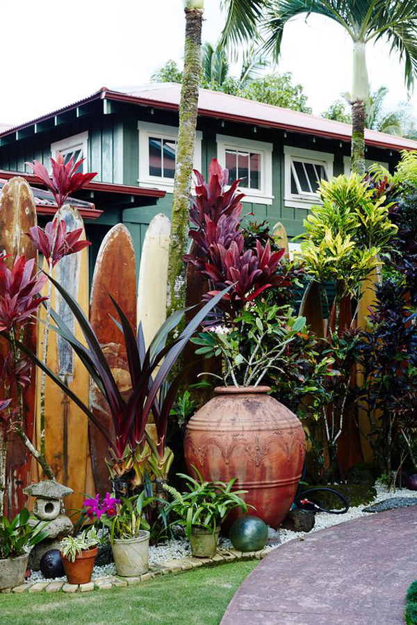 tropical-fence-garden