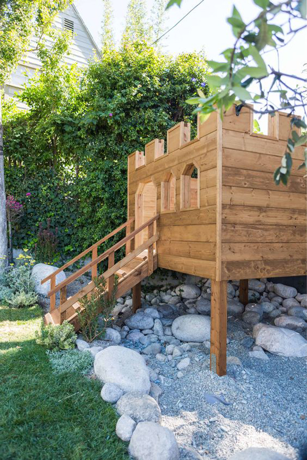 backyard-castle-ideas-for-kids-playhouses
