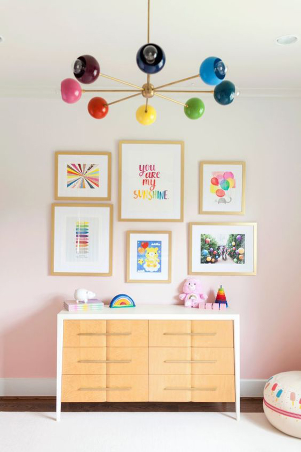 cheerful-gallery-frame-walls-for-little-girl-room