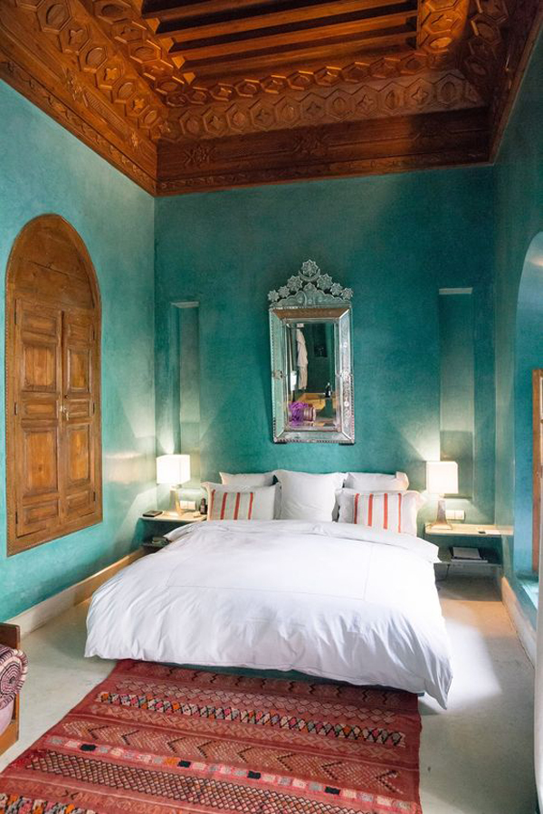 classic-blue-bedroom-with-morroco-style