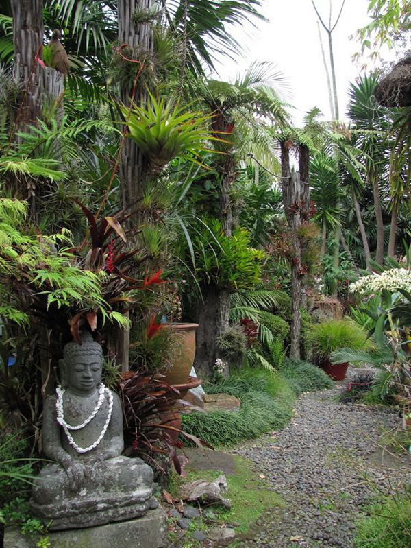 ethnic-balinese-garden-decoration