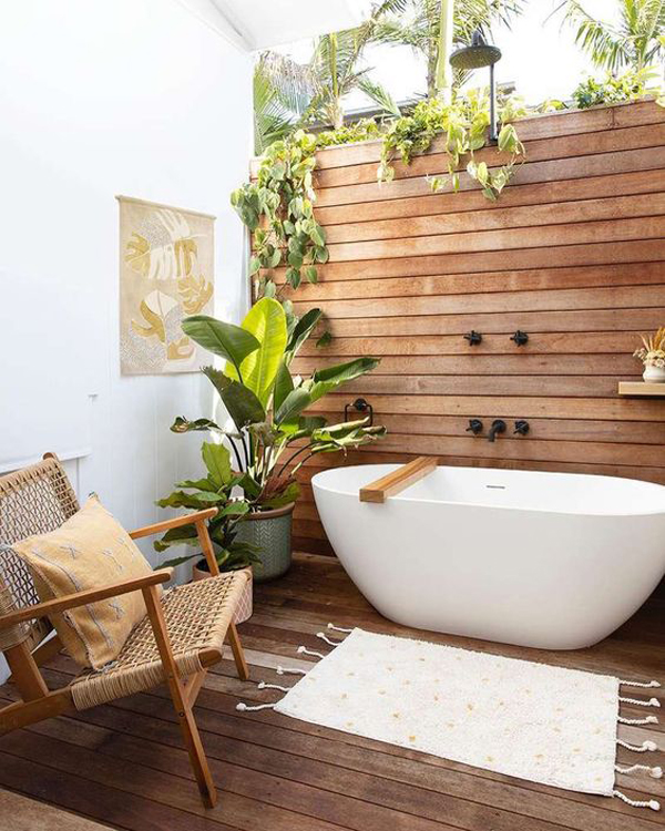 minimalist-outdoor-tub-with-wood-accents