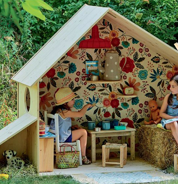 outdoor-kid-playhouse-with-reading-nook