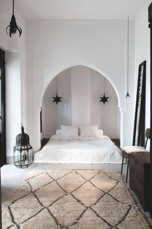 simple-white-moroccan-bedrooms
