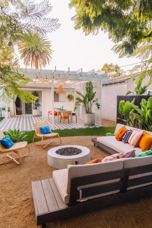 california-backyard-ideas-with-colorful-pillow