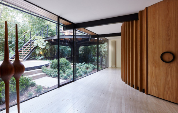 indoor-outdoor-wood-hallway-with-glass-window