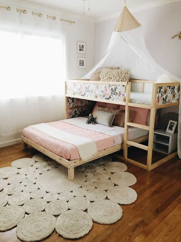 shared-kid-room-with-diy-kura-beds