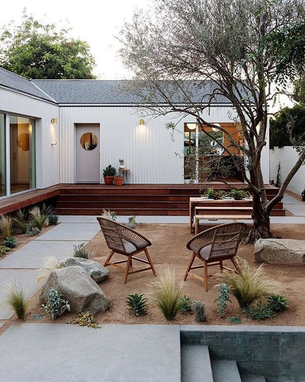 courtyard-desert-landscapes-with-seating-area