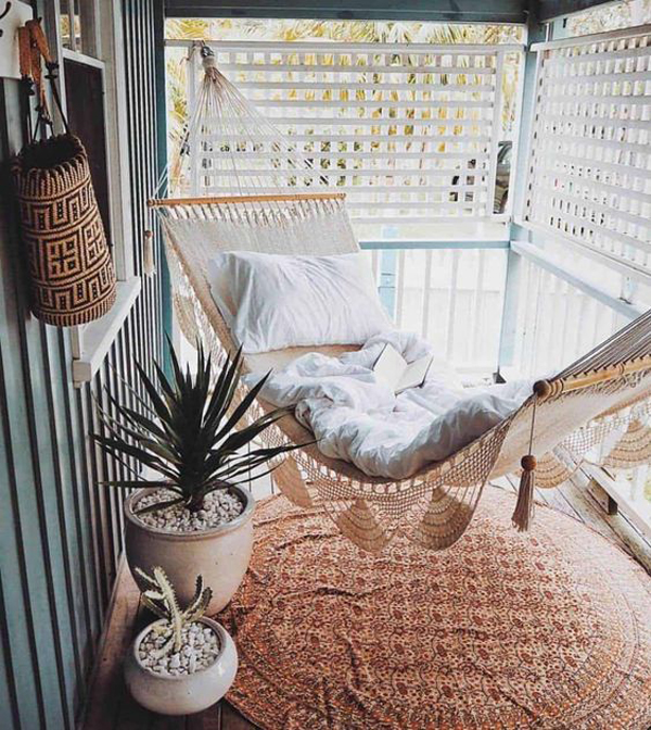 cozy-boho-balcony-ideas-with-hammocks