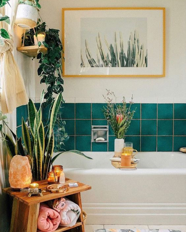 greenery-summer-bathroom-with-art-printed-wall
