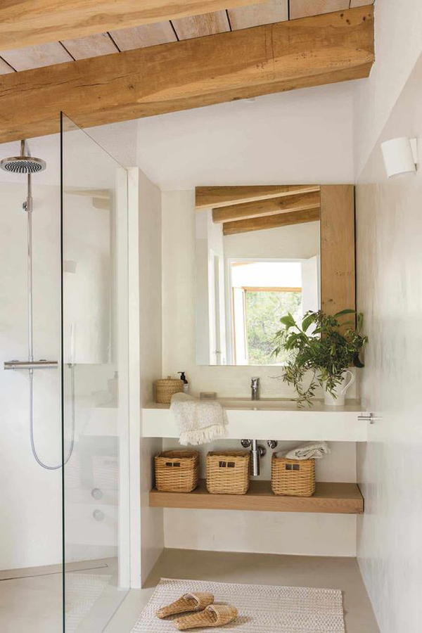 seaside-summer-bathroom-with-wooden-accents