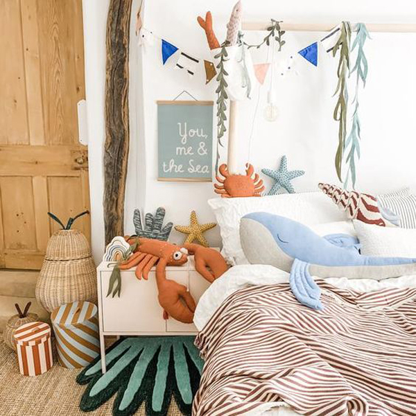 fun-seaside-bedroom-ideas-with-kids-quote-prints