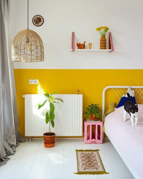 minimalist-bedroom-style-with-yellow-accent-walls