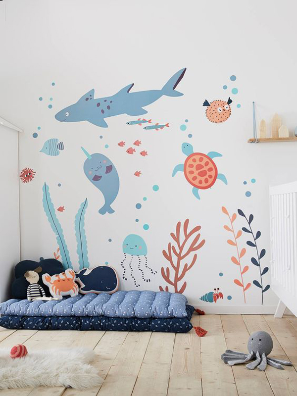 minimalist-sea-theme-bedroom-with-wall-stickers