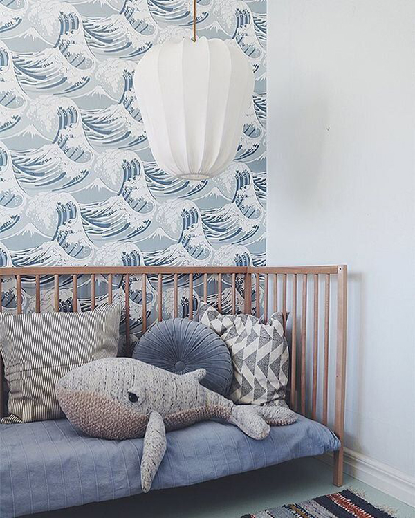 ocean-themed-kid-bedroom-with-wallpaper