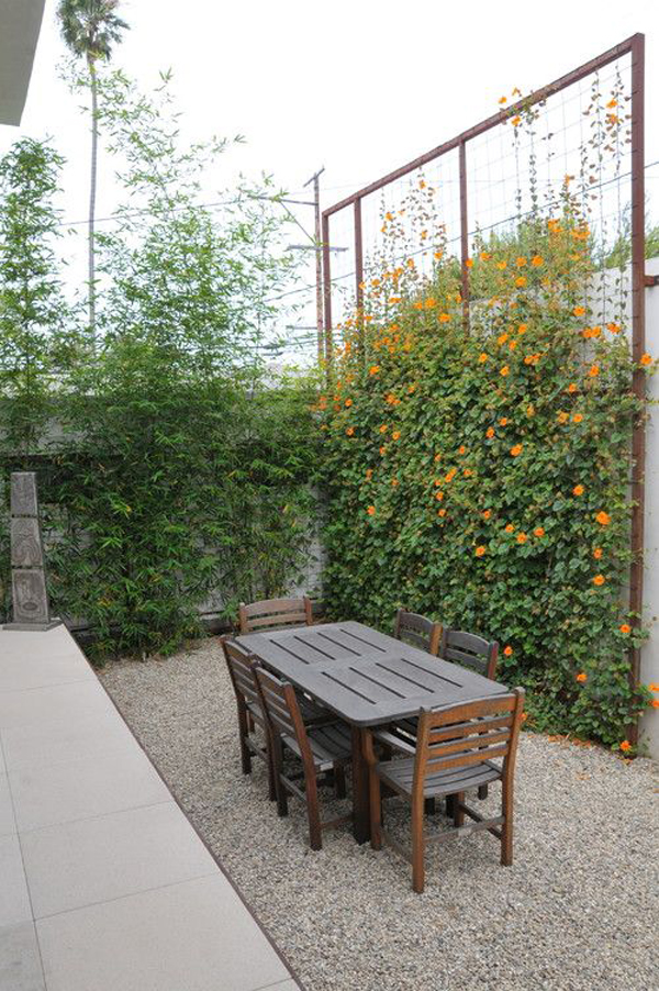 outdoor-dining-area-with-garden-trellis-dividers