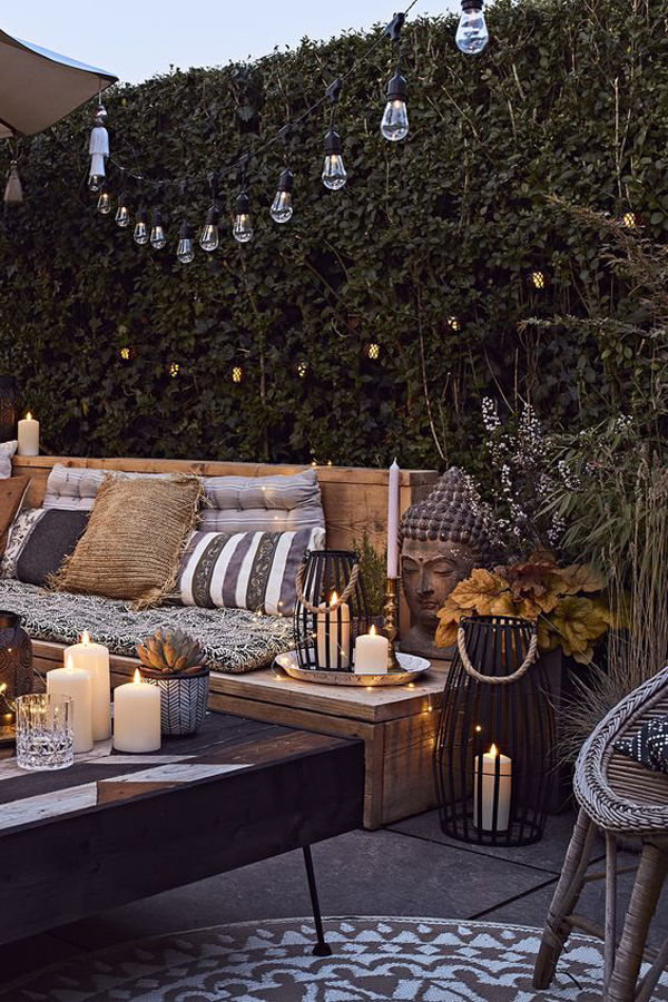 outdoor-living-space-with-candle-lights