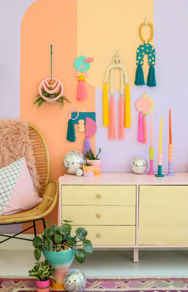 beautiful-paint-ideas-with-colorful-yarn-wall-hangings