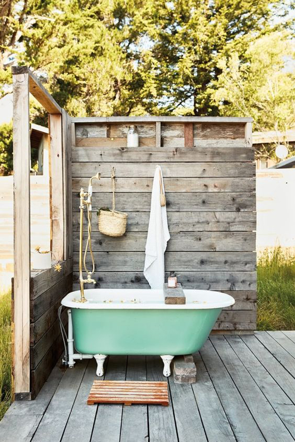 cute-and-romantic-outdoor-tubs