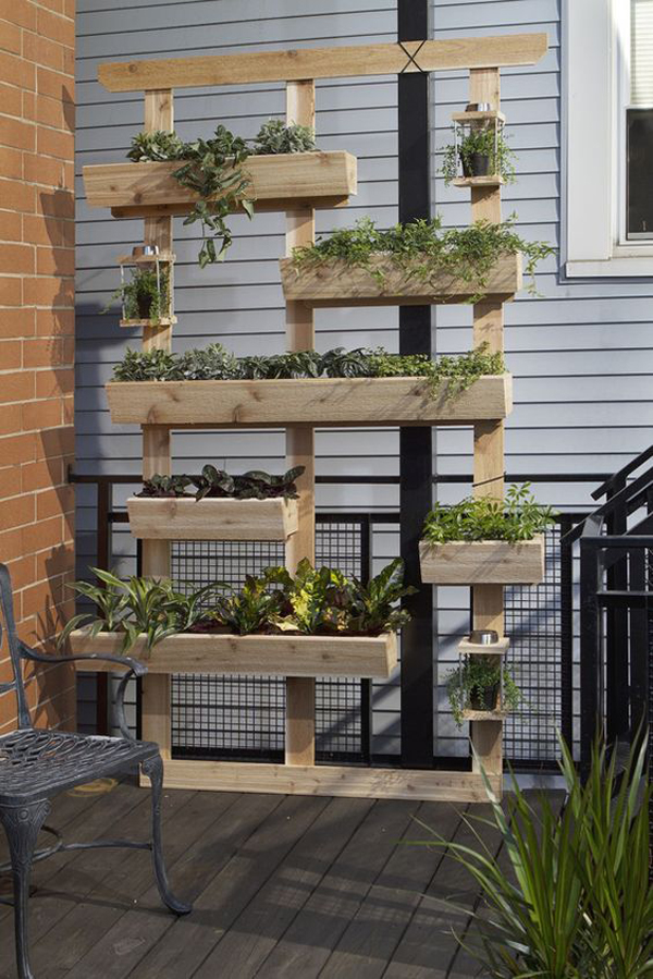 diy-outdoor-living-with-vertial-garden