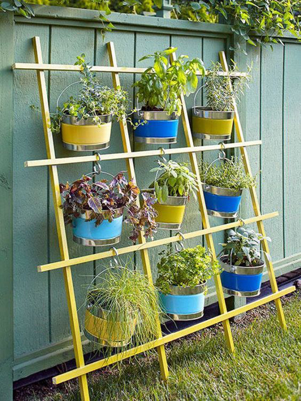 diy-outdoor-vertical-garden-with-hanging-bucket-plants