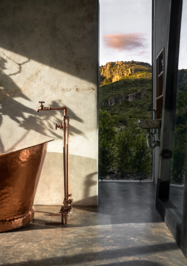 copper-bathtub-integrated-with-outdoor