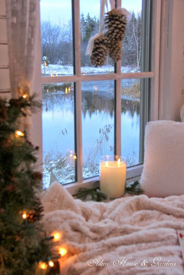 cozy-christmas-candle-for-nook