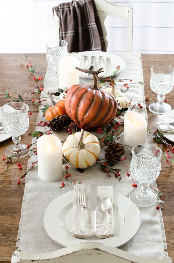 neutral-and-minimalist-thanksgiving-tablescapes