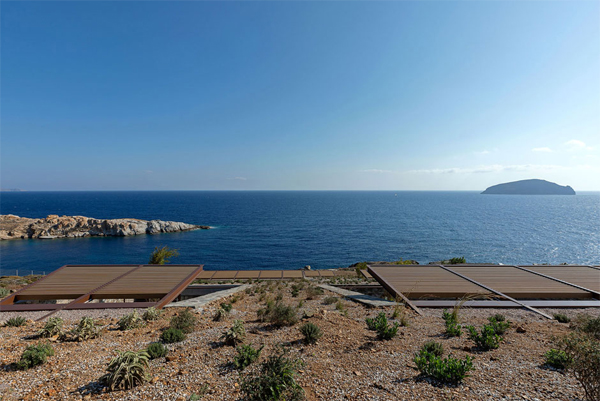 NCaved-house-hidden-roof-with-sea-view