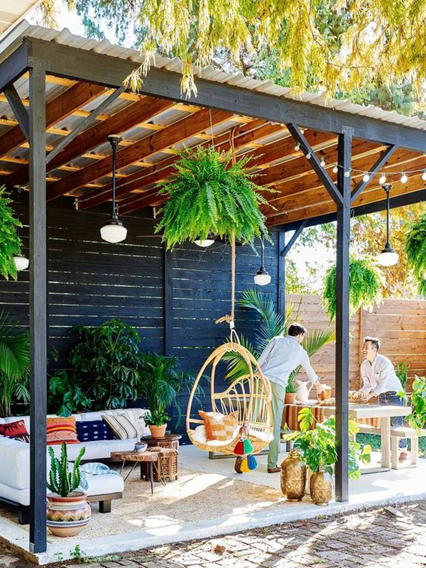 backyard-lounge-area-with-deck-privacy-ideas