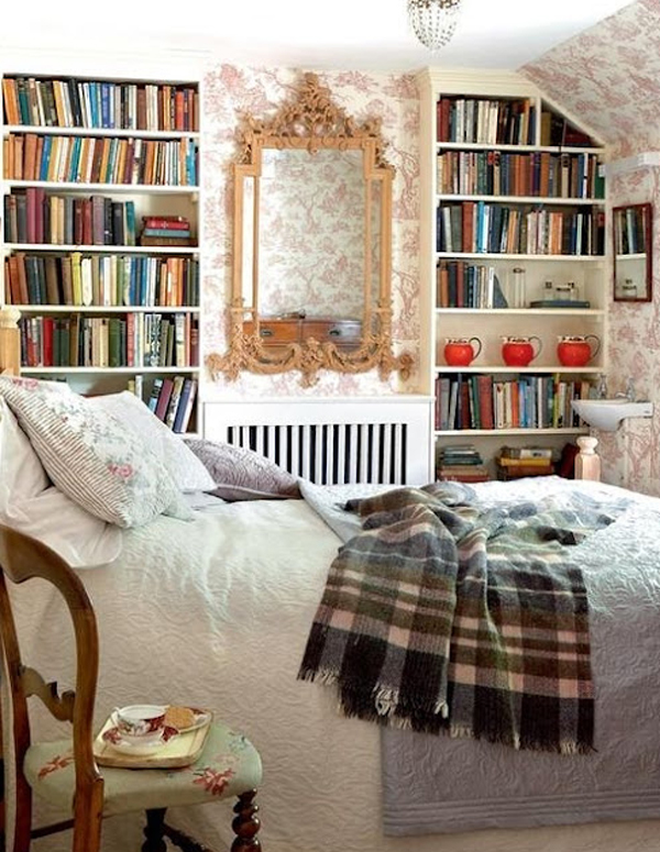 country-style-bedroom-for-book-lovers