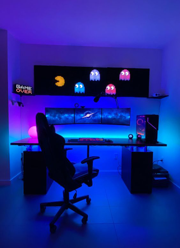 simple-led-gaming-desk-with-pac-man-decor