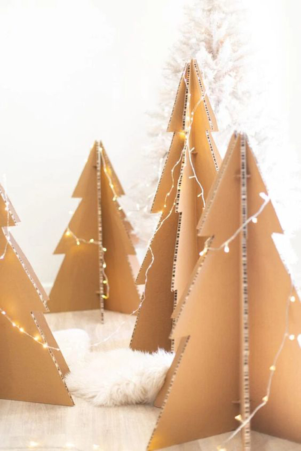 tiny-diy-cardboard-christmas-tree-on-the-table