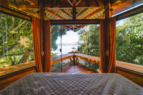 treehouse-master-bedroom-with-nature-view