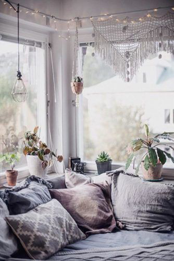 boho-chic-style-window-with-seating-area