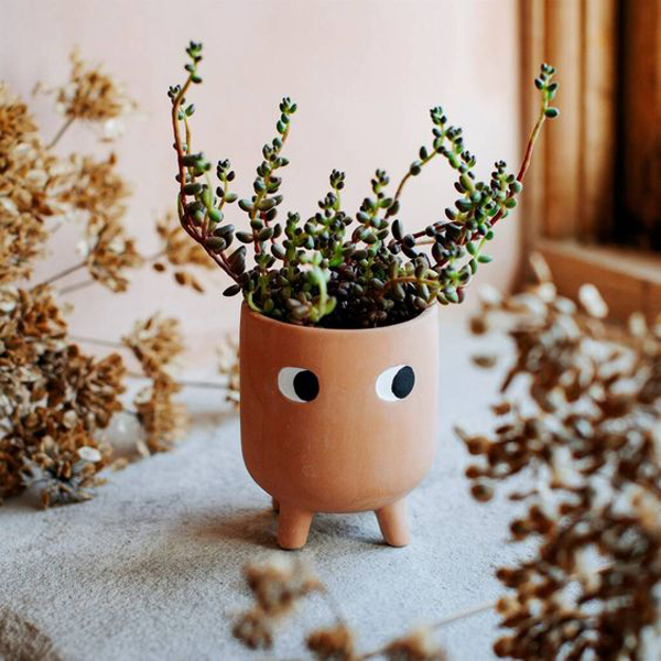 cute-mini-terracotta-pots-with-legs