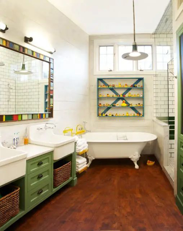 kid-friendly-bathroom-with-vintage-accents