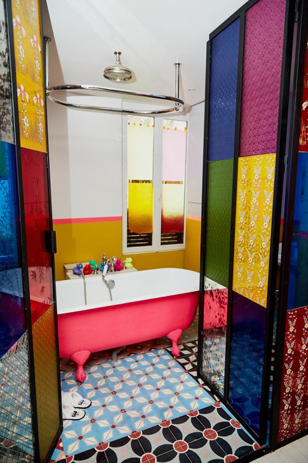 colorful-bathroom-ideas-with-neon-pink-bathtub