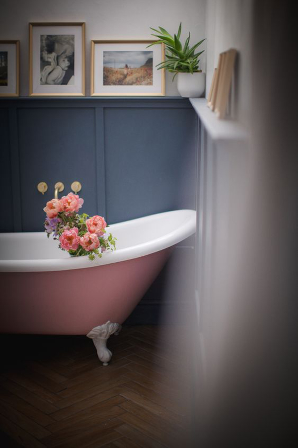 romantic-feel-bathtub-with-pink-accents