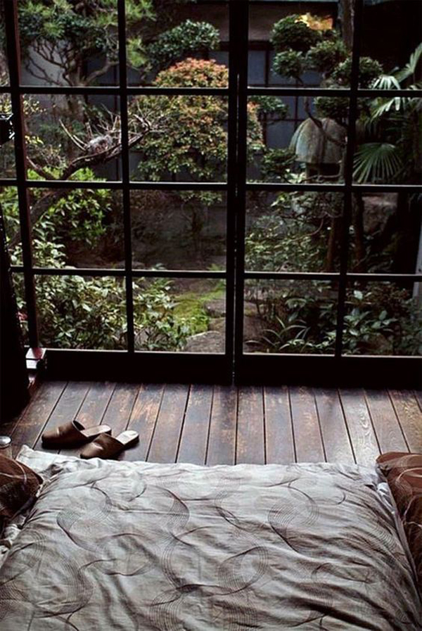 warma-and-cozy-japanese-bedroom-with-garden-view